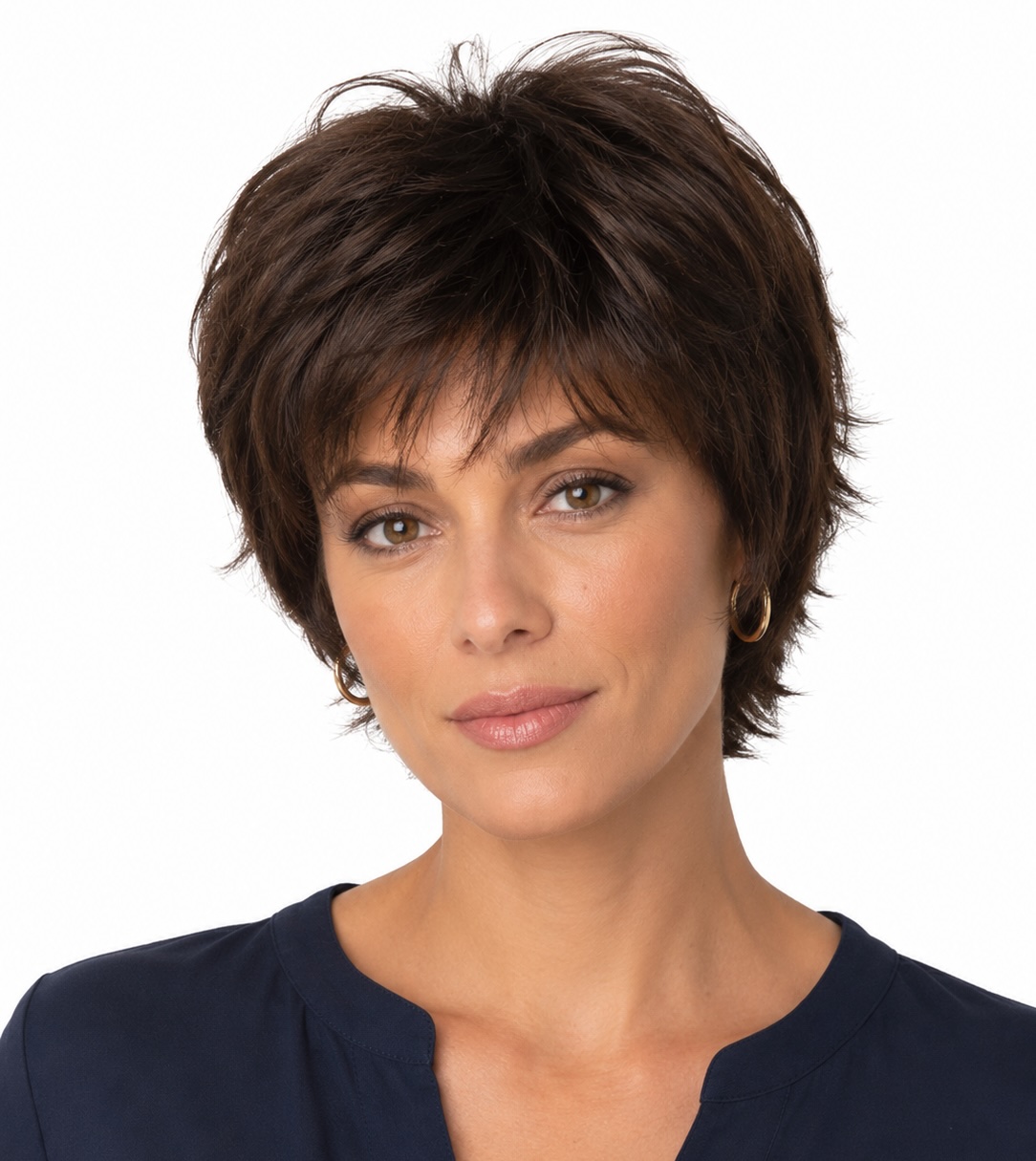 Peluca Lola corta estilo pixie con flequillo y volumen natural