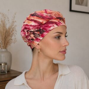 pañuelo-oncologico-bambu-tonos-rosas-vista-lateral pañuelo oncologico en tonos rosas, estampado y tejido de bambu